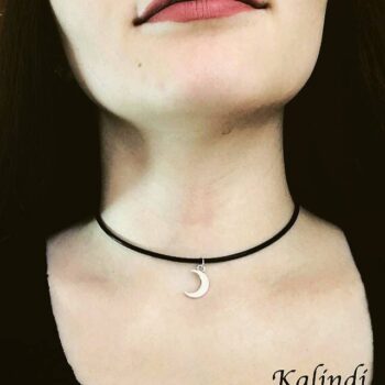 Moon choker