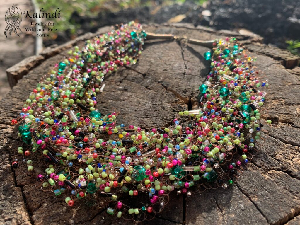 colored crochet air necklace