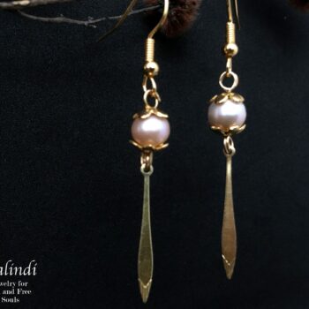 Magic Pearl Earrings.