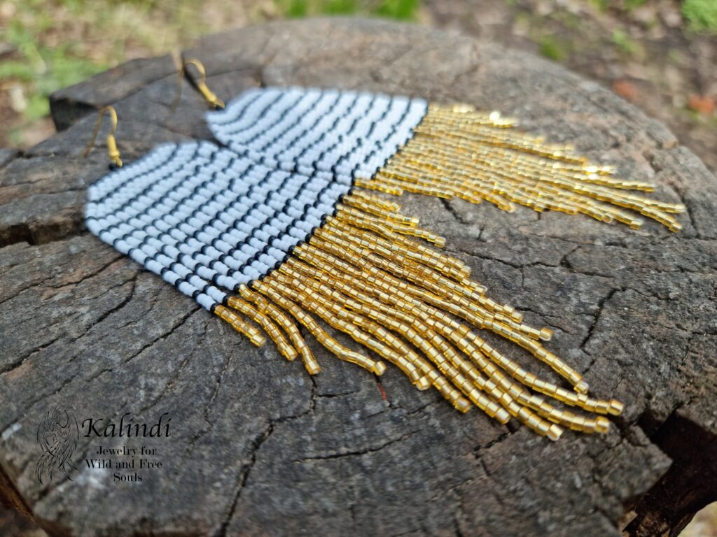 STRIPED HANDMADE BEADED EARRINGS