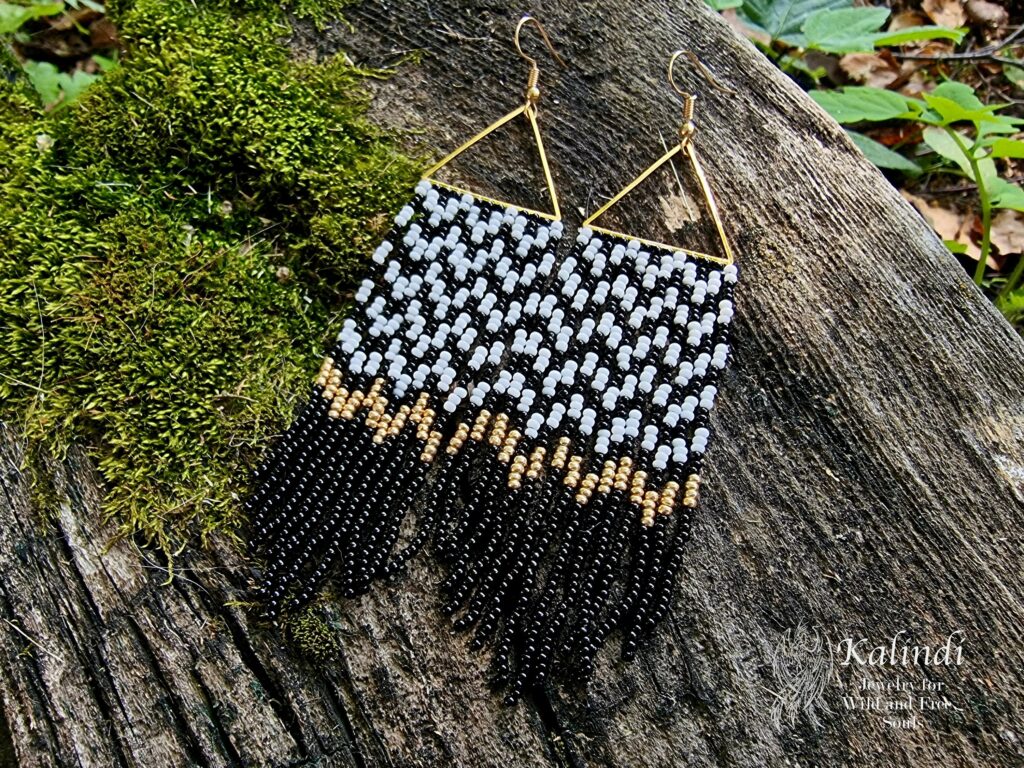 HANDMADE BEADED EARRINGS WITH FRINGE