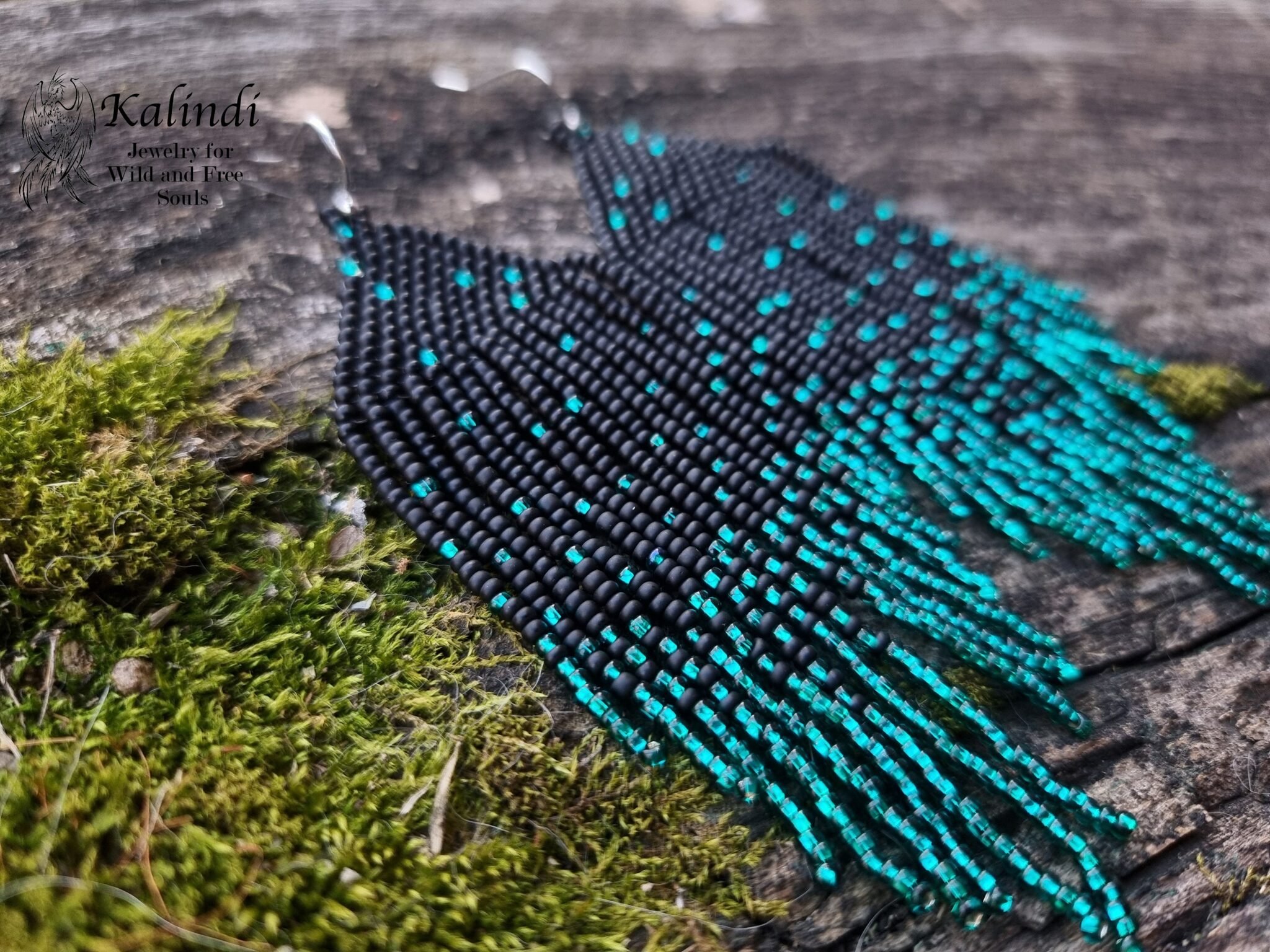 HANDMADE BEADED EARRINGS IN BLACK AND SEA WAVE