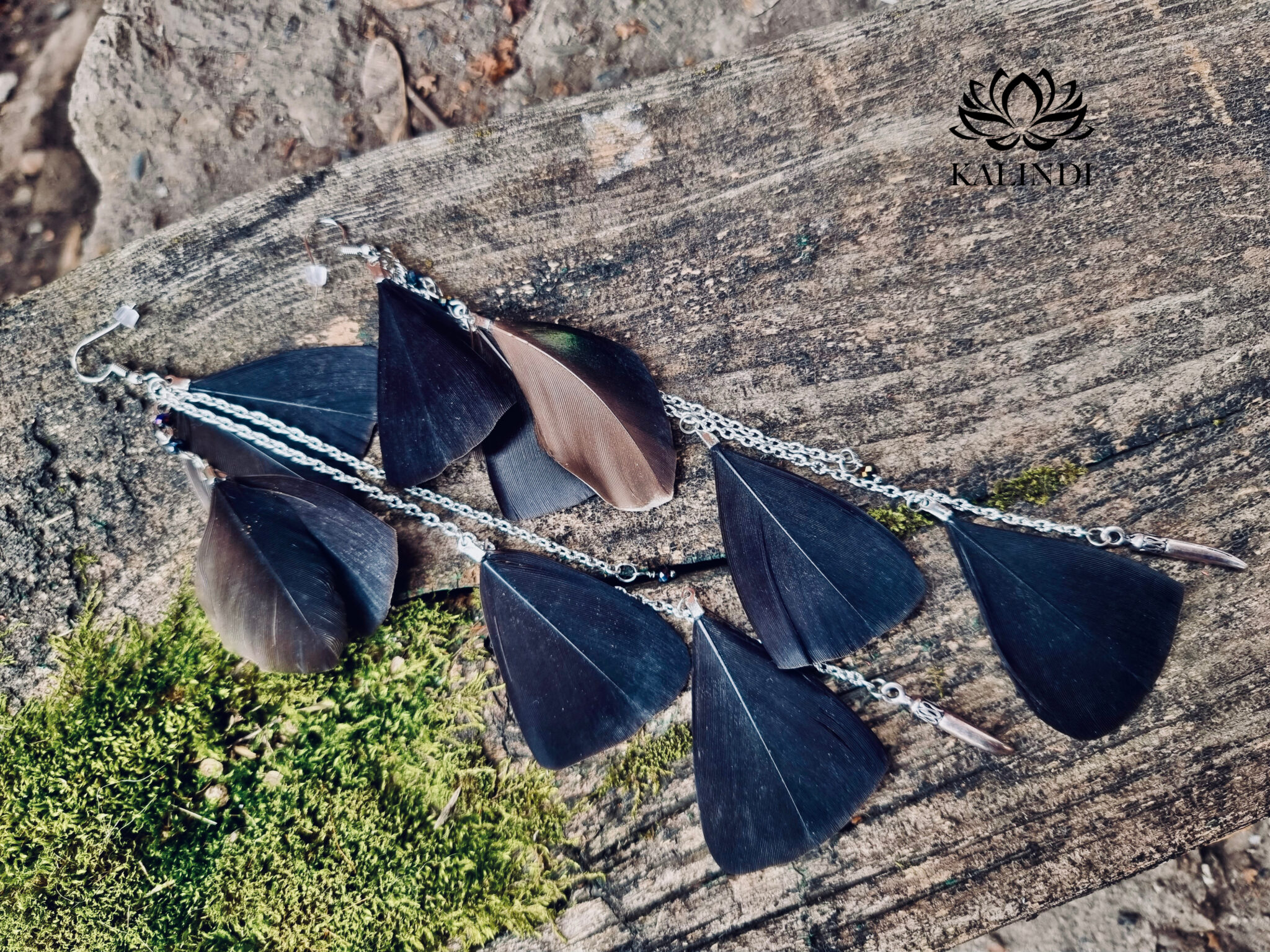 Long earrings with black feathers