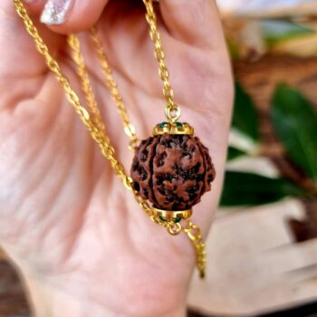 FIVE MUKHI RUDRAKSHA EMERALD PENDANT, FIVE-FACED RUDRAKSHA