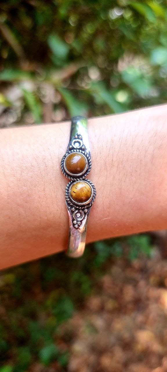 handmade boho-style tiger's eye bracelet from India