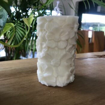 White Soy Candle with Floral Relief — Timeless Elegance in Every Detail